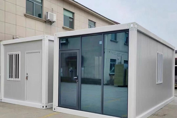 The diverse applications of container houses: vacation homes, office spaces and temporary residences